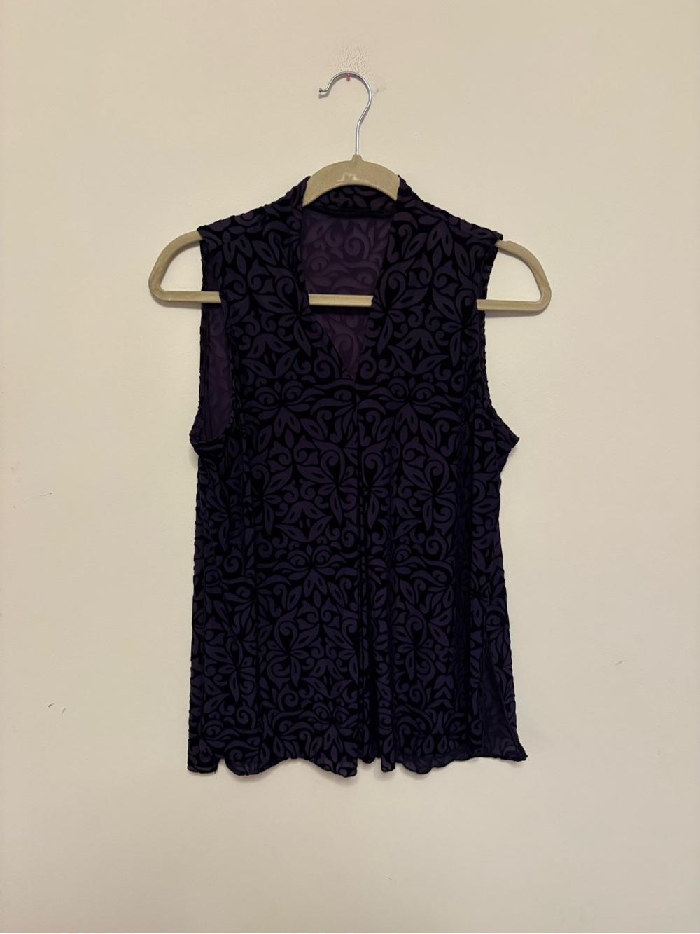Sleeveless V-Neck Patterned Purple Women's Top size medium Whimsigoth grunge